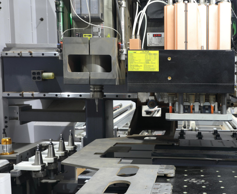 Altı Taraflı CNC Delme Makinesi, Sekiz Takım Otomatik Değiştirme Sistemi, 9kw ATC iş mili